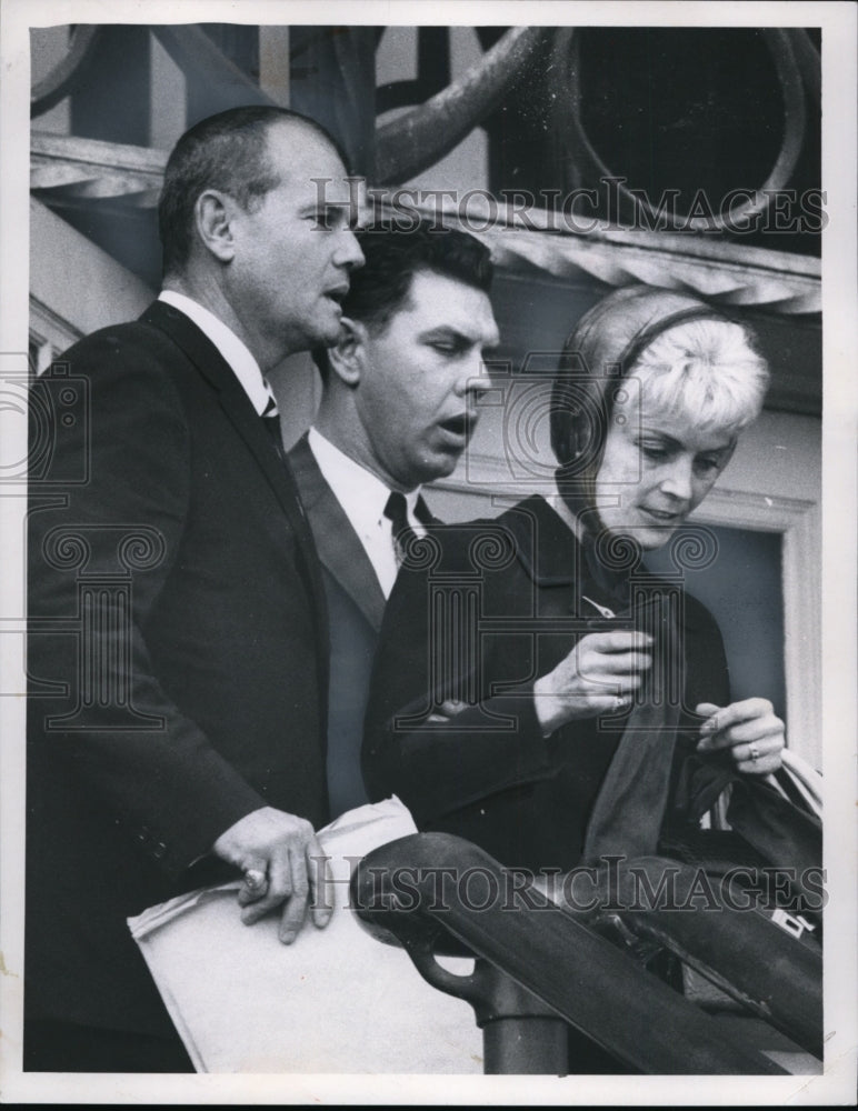 1966, Samuel H. & Ariane Sheppard, leave County Court House - Historic Images