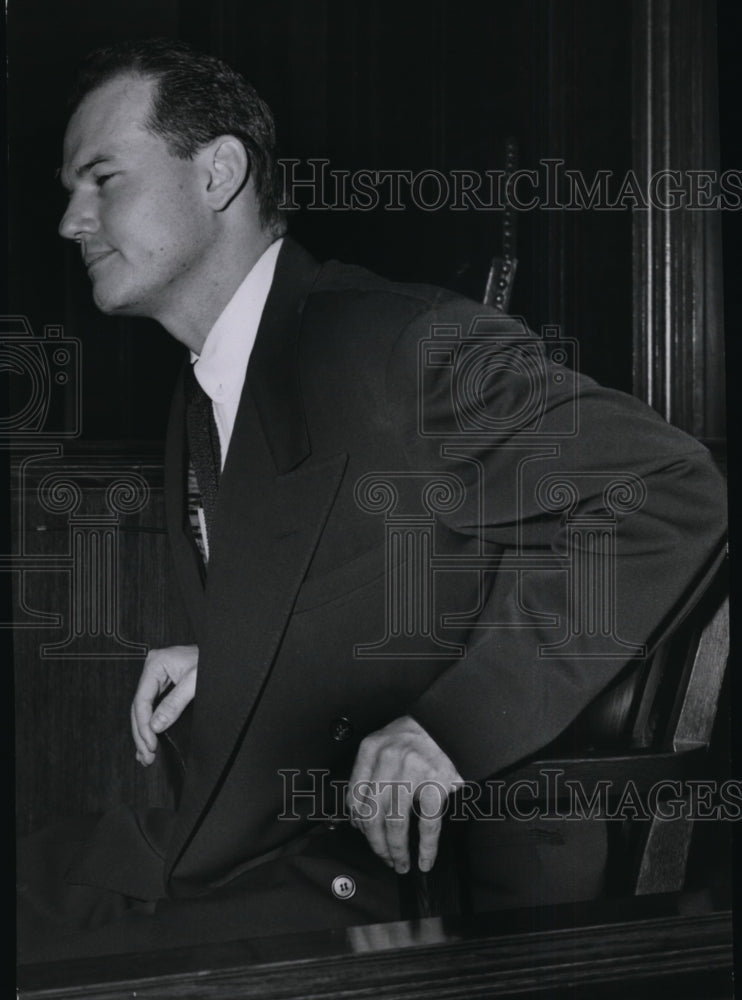 1954, Dr Sam takes witness - cvb09656 - Historic Images