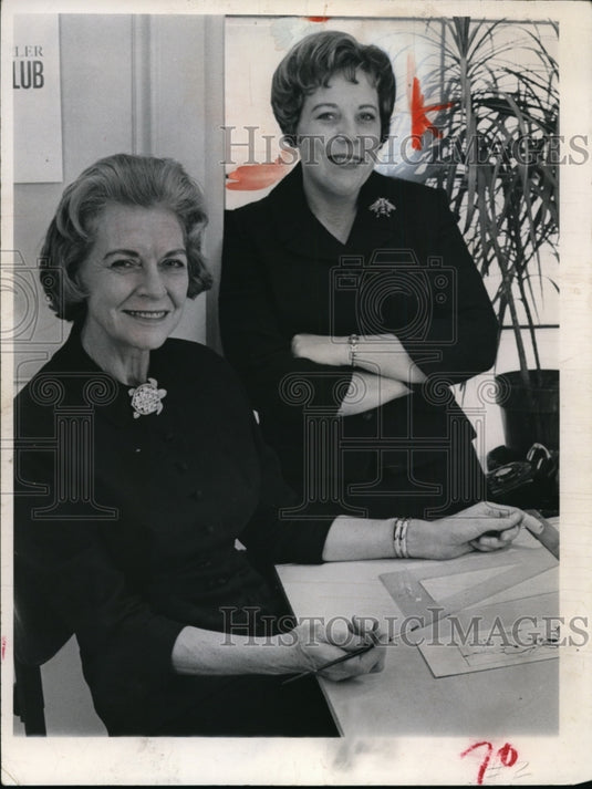 1969 Press Photo L-R; Joanne Hariis & Mary Strassmeyer - cvb09709 - Historic Images