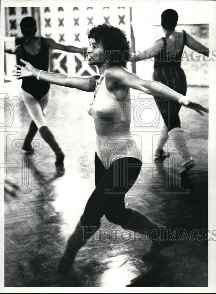 1983 Press Photo Clinic Area Performing Arts - cvb09725 - Historic Images