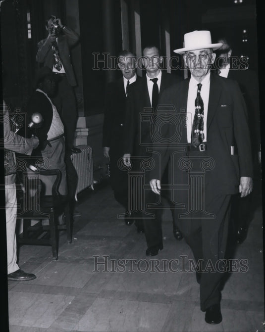 1954 Press Photo Guard for County jail, Dr. Samuel Sheppard, Sheriff Joseph-Historic Images