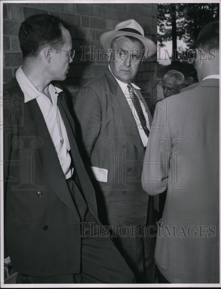 1954 Press Photo Detective Carl Rossbach-Sheppard murder trial - cvb09784 - Historic Images