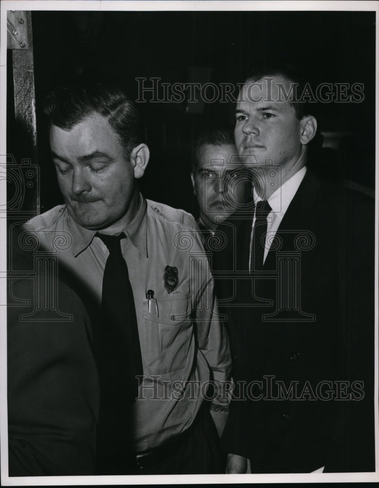 1954, Dept James Kilroy escorts Dr Samuel H Sheppard - cvb09818 - Historic Images