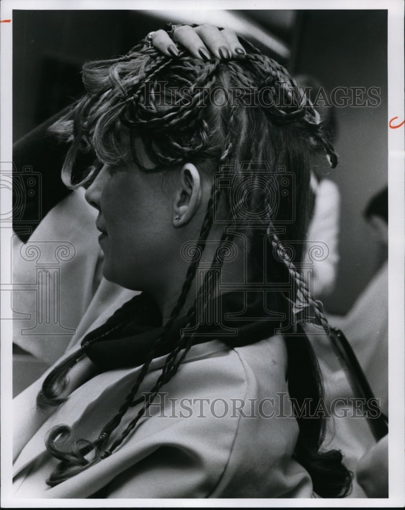 1980 Press Photo Haircuts - cvb09902 - Historic Images