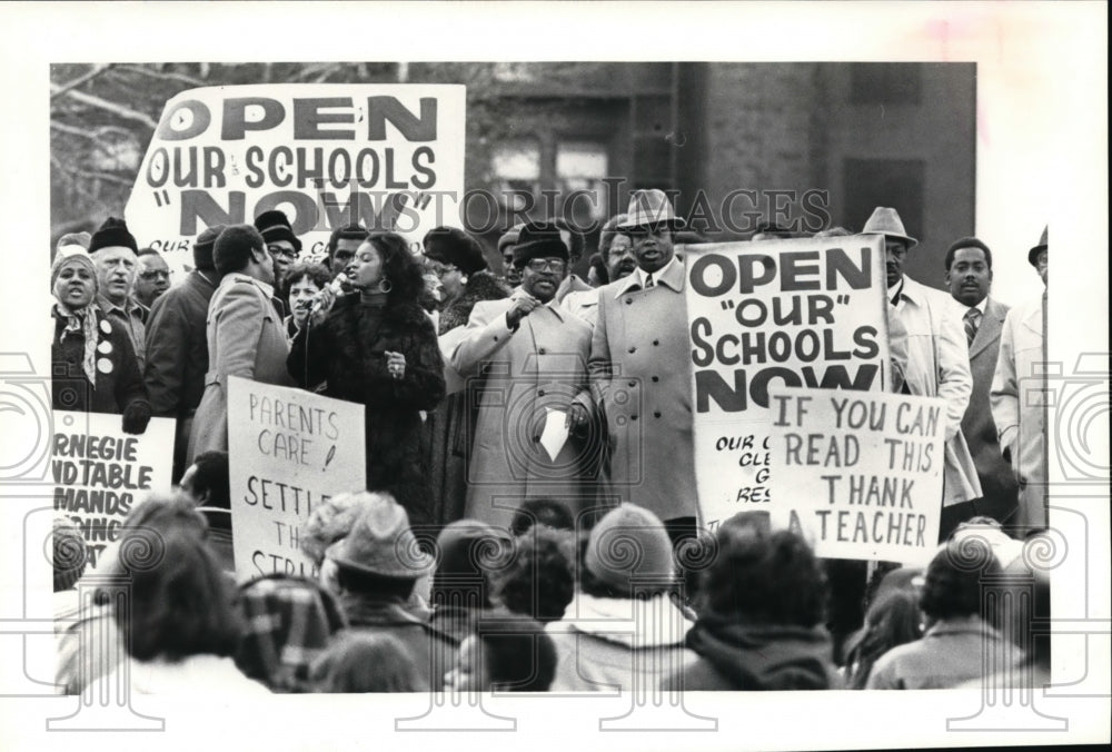 1979 Press Photo Cleveland School Teachers on Strikes - cvb09921 - Historic Images