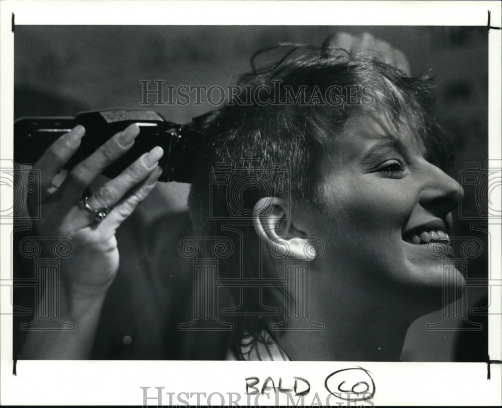 1990 Press Photo Lori Zarobell, of Maple Hts. had her head shaved on the air - Historic Images