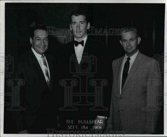 1971 Press Photo Schreiber's Bull and Bear. Cleveland, Ohio. - cvb10172 - Historic Images