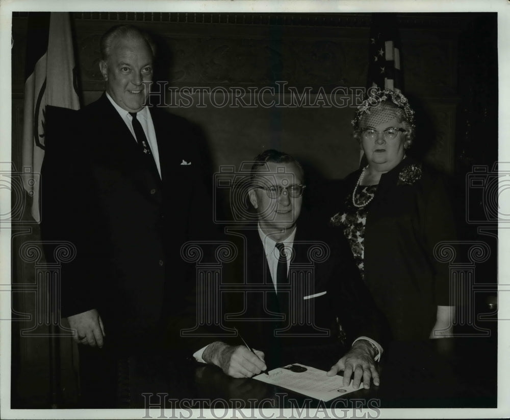 1964 Mayor Ralph S. Locher signs Procalmation of Fraternal Week-Historic Images