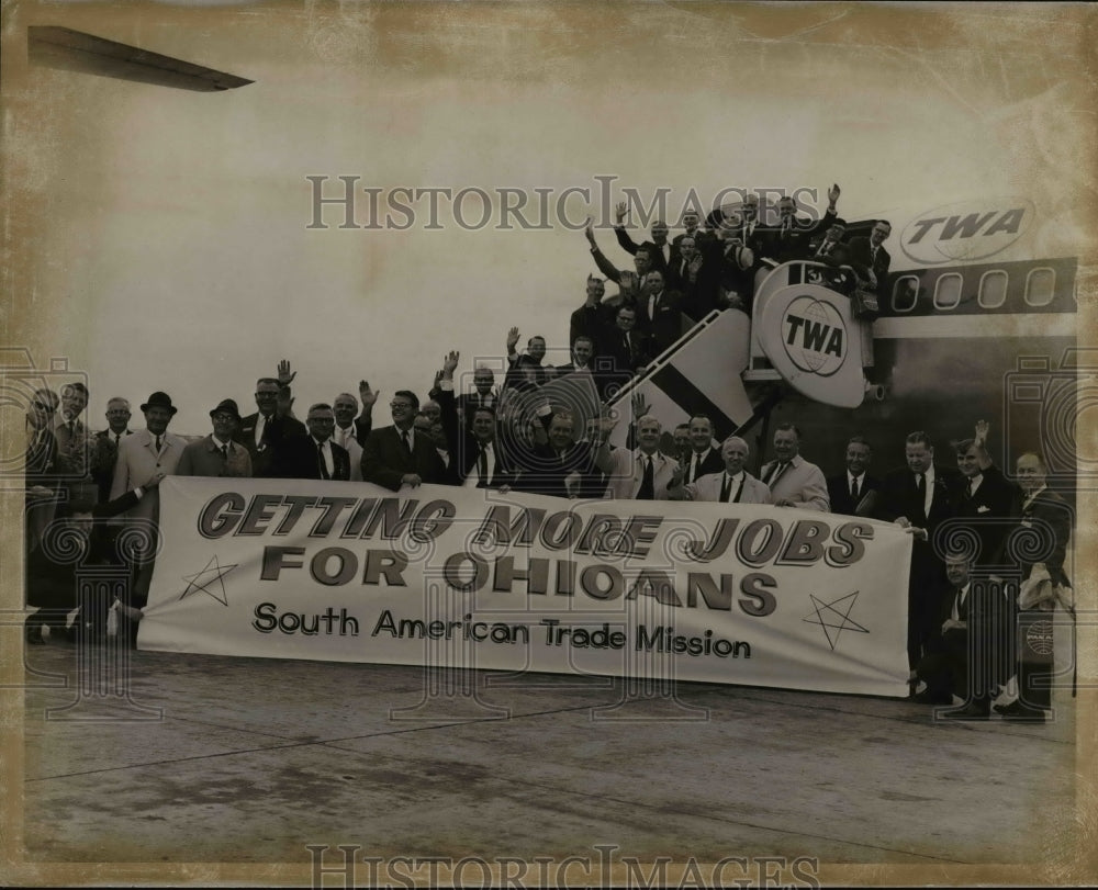 1967 Press Photo Gov. James A. Rhodes, center, - cvb10703 - Historic Images