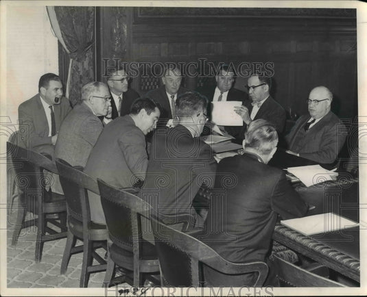 1967, Contract signing to end strike in Cleveland - cvb10857 - Historic Images