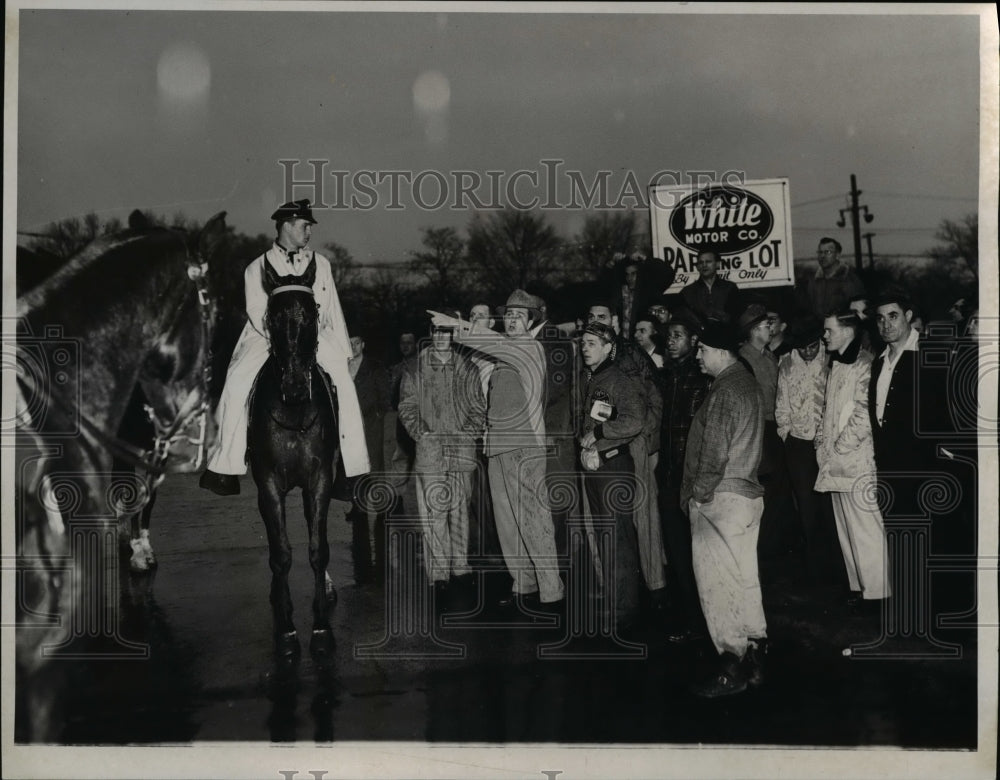 1954 Press Photo Cleveland-Industries-Park Drop Forge Co.-strikes - cvb10867 - Historic Images