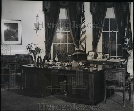 1946, The Oval Office belonging to President Truman in Washington - Historic Images