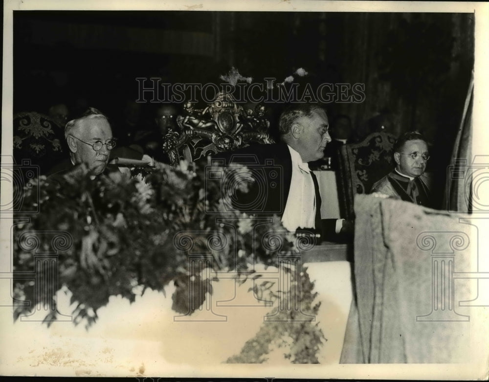 1933, Pres. Franklin Roosevelt, Cardinal Hayes, Apostolate delegates - Historic Images