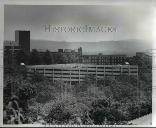 1975 Press Photo Parking Garage to Ohio Valley Hospital Steubeville, Ohio - Historic Images