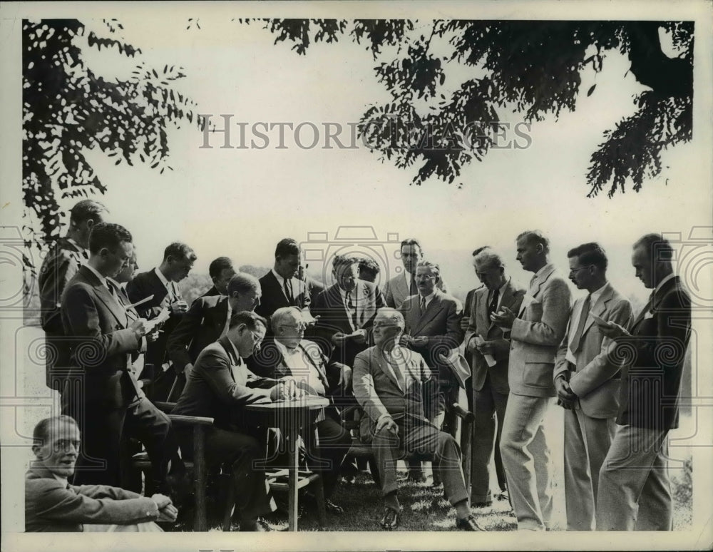 1933 Press Photo President Roosevelt holds Press Conference - cvb11275 - Historic Images