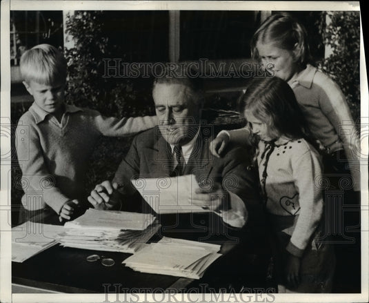 1936, Comes a pause in the Day's occupations - cvb11290 - Historic Images