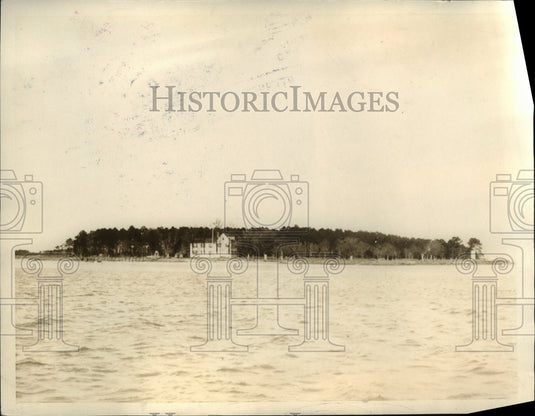 1933, President Elect Roosevelt' Refuge from State Cares - cvb11306 - Historic Images