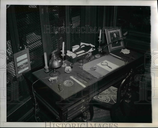 1948 Press Photo President Roosevelt in his mansion - cvb11311 - Historic Images
