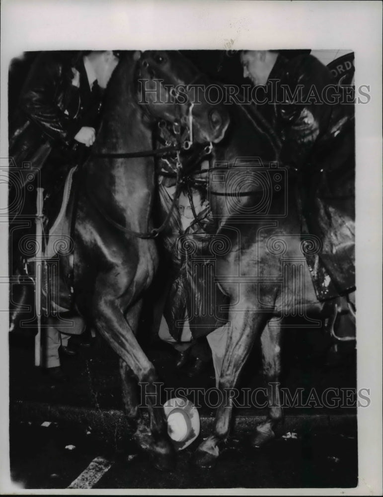 1954 Press Photo Park and Drop Forge Co., Strikes at Clair & East 79th - Historic Images