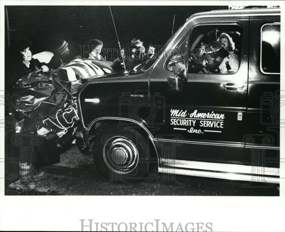 1988 Press Photo Teacher Block Van Carrying Sub Teachers to Memorial Elementary - Historic Images