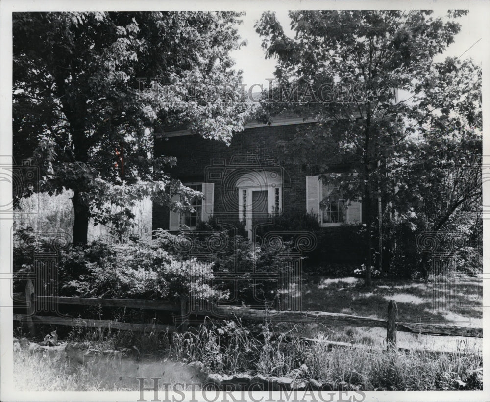 1970 Press Photo Old house on Eggleston Rd, Aurora, Ohio - cvb11621 - Historic Images