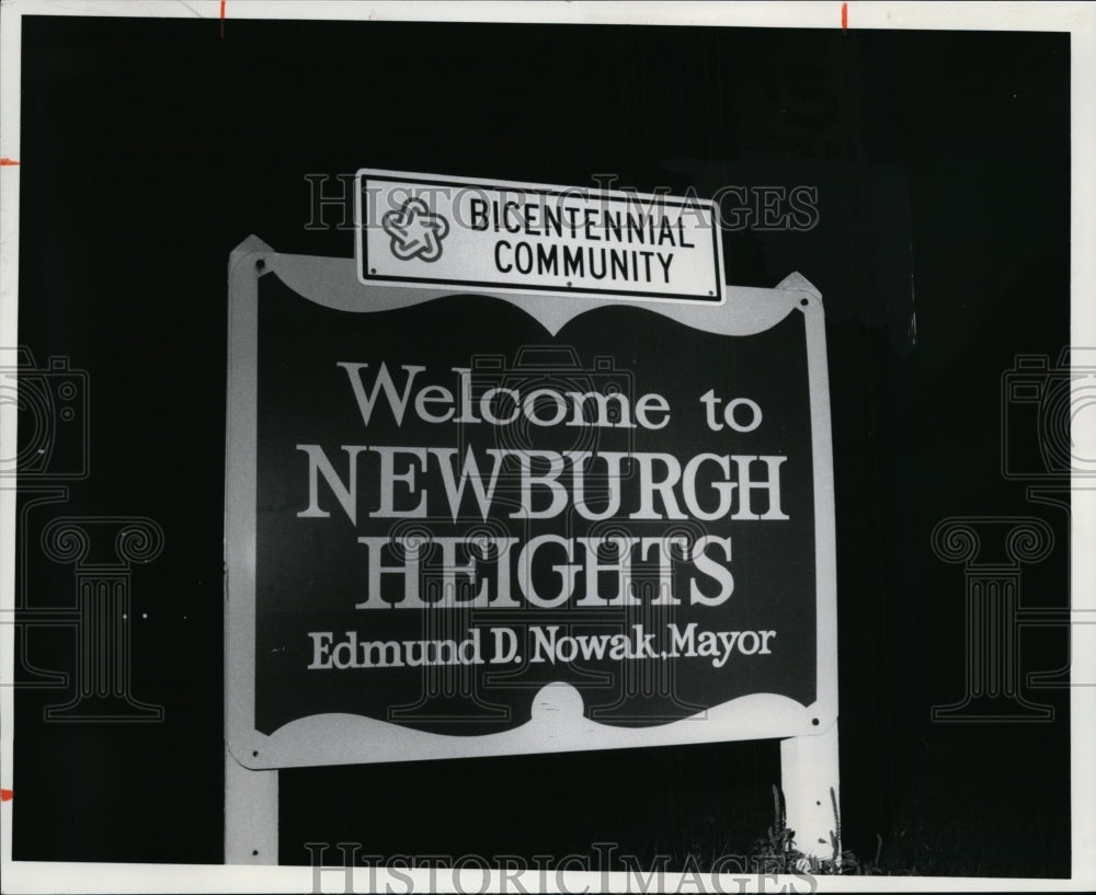 1976 Press Photo Newburgh Heights welcome signage-Ohio - cvb11629 - Historic Images