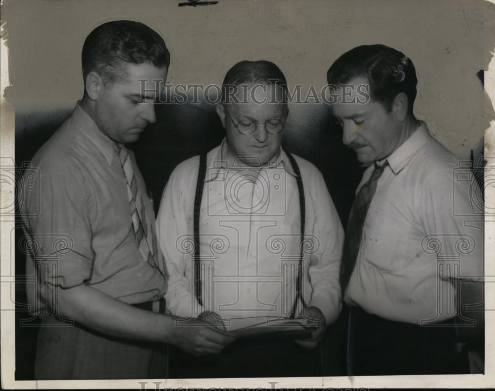 1939 Press Photo L-R; Deputy Sheriff Paul McDevitt, Jack Gillespi &amp; Pat Lyons-Historic Images