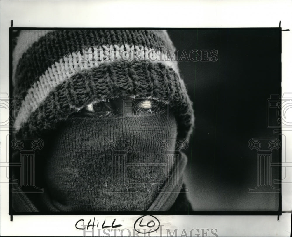 1989 Press Photo Peggy Partington of Cleveland Heights-cold weather - cvb11766 - Historic Images