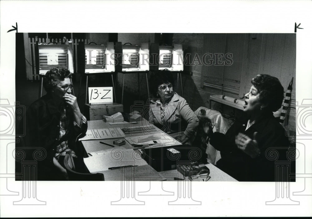 1986 Press Photo Poll workers Margaret Piszczor Mary Ann Kucewicz &amp; Theresa Koma - Historic Images