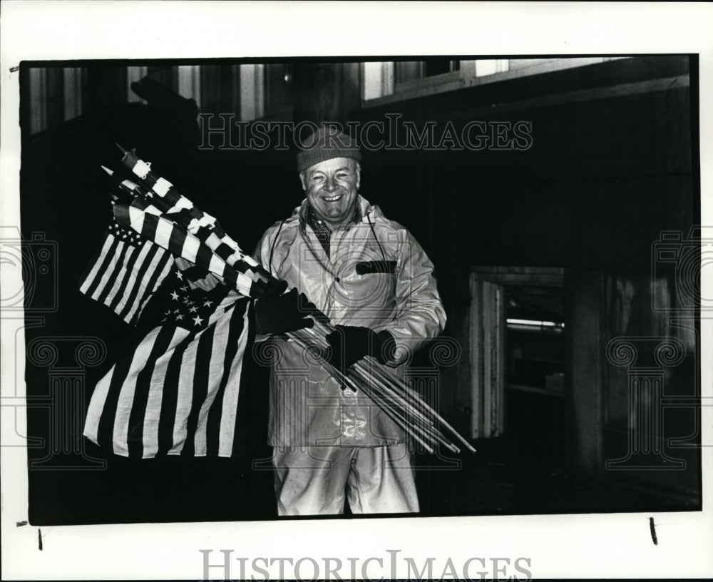 1985, Kenneth Smith, a Board of Election employee - cvb11802 - Historic Images