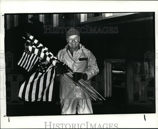 1985, Kenneth Smith, a Board of Election employee - cvb11802 - Historic Images