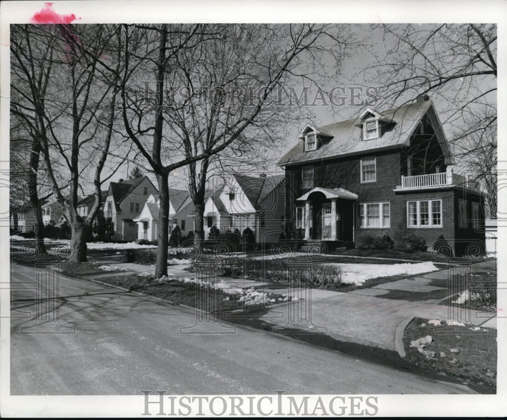 1973 E. 216 Off Lake Shore homes-Historic Images