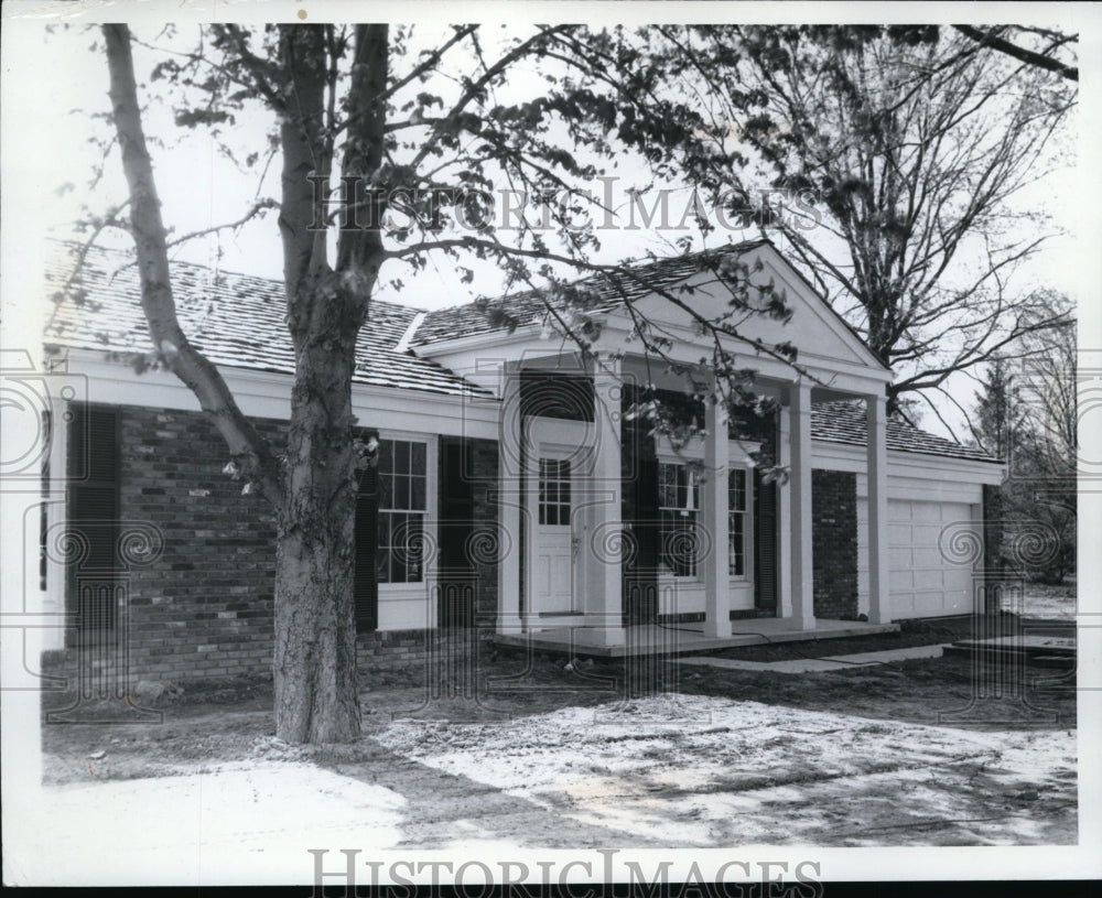 1965 Press Photo LM Gunderson, 135 E.265th St, Euclid, Ohio - cvb11913 - Historic Images