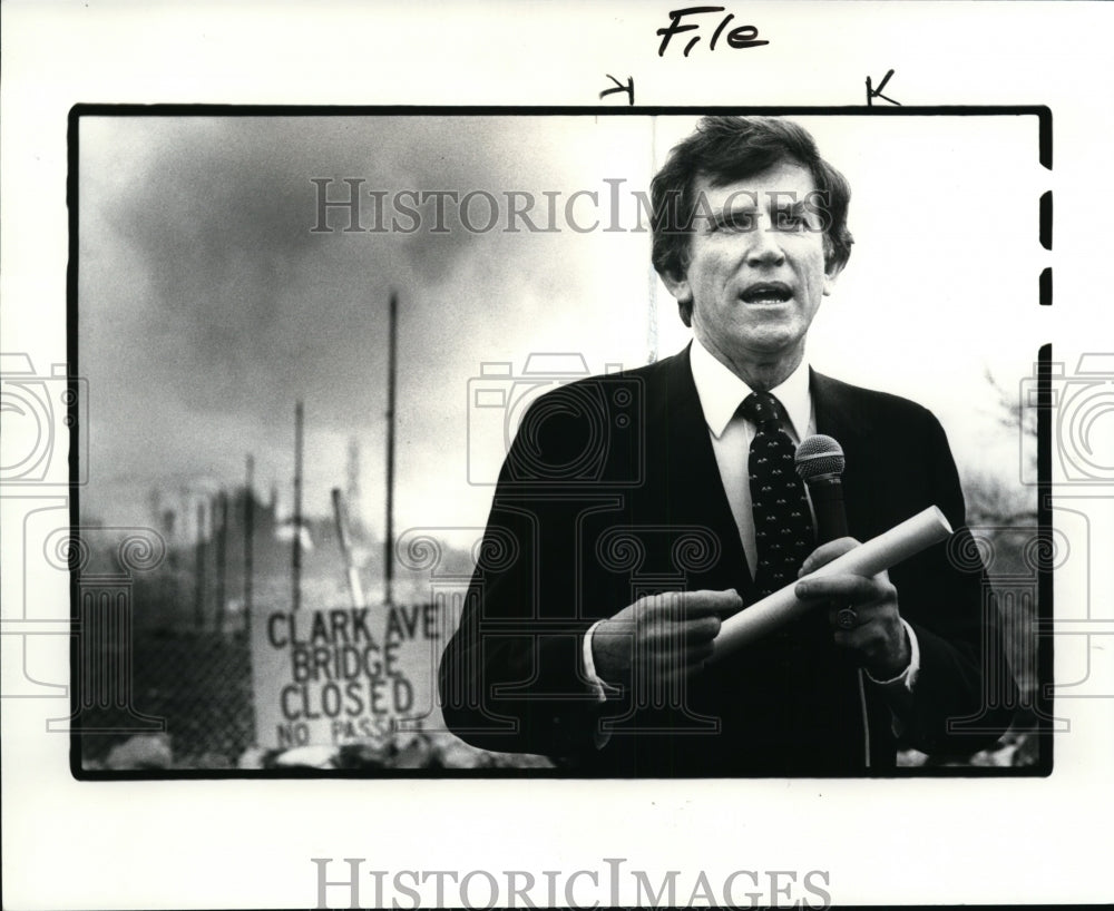 1984, Sen Gary Hart by the closed Clark Ave Bridge - cvb11973 - Historic Images