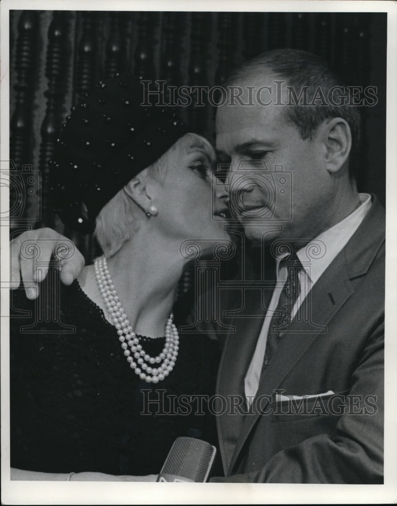1966 Press Photo Samuel H Sheppard & wife Ariane Sheppard - cvb12024-Historic Images
