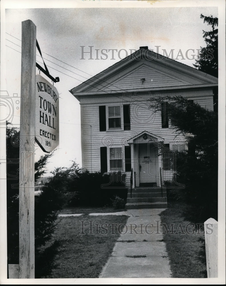 1971 New Bury Township Hall RT 87 and Aurora Road Ohio-Historic Images