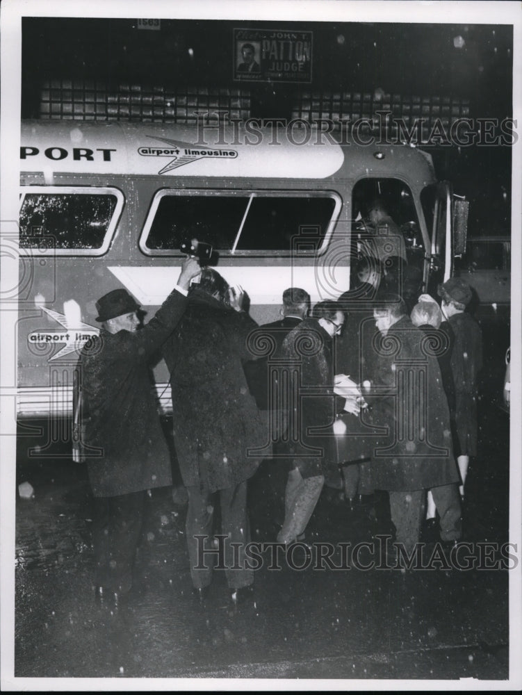 1966, Jury on Sheppard Trial brake wind &amp; rain to bus for trip to hot - Historic Images