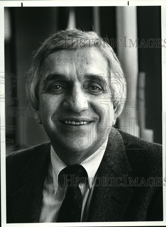 1984 Press Photo Art P. Lambros in November Election - cvb12332 - Historic Images