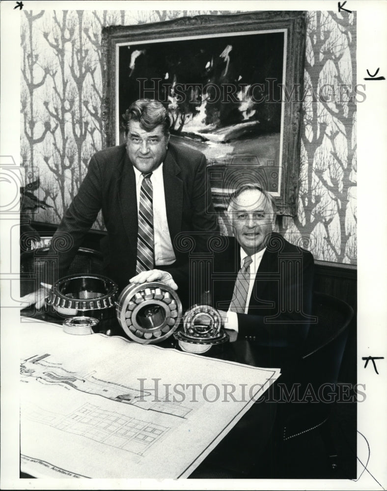 1984 Press Photo George L. LaMore pres, of Bearings Inc. and John R Cunin Chair. - Historic Images