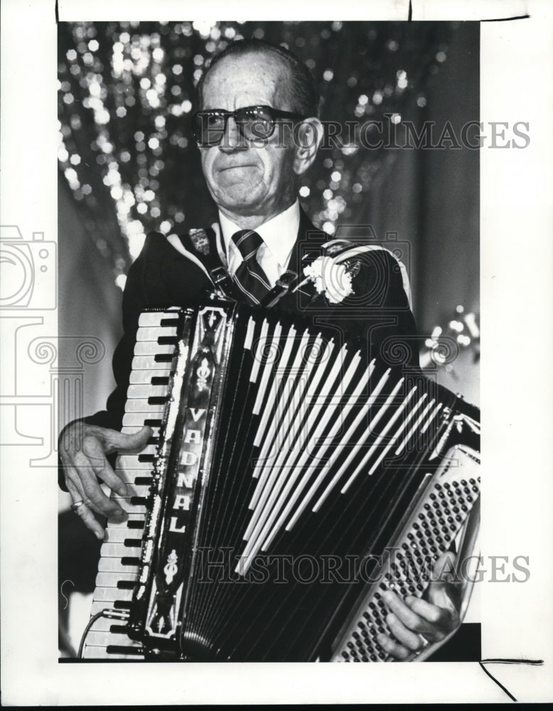 1988 Press Photo Award to Johnny Vadnal-Polka Hall of Fame - cvb12353 - Historic Images