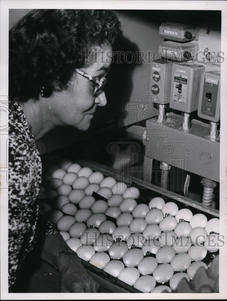 1963, Hazel Courson looks at candle industry - cvb12408 - Historic Images