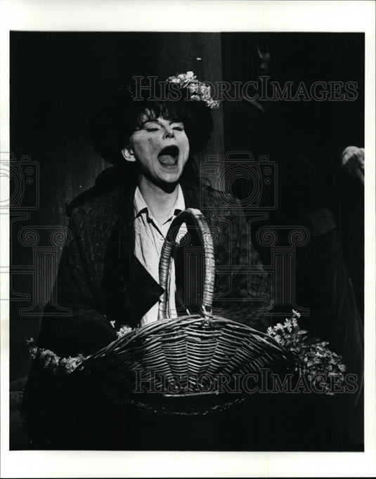 1989 Press Photo Rehearsal for My Fair Lady with flower girl Eliza Doolittle - Historic Images