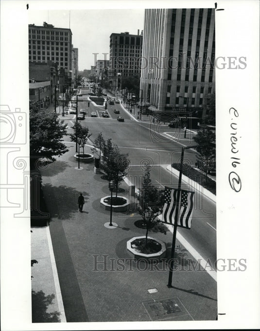 1991 Press Photo South Main Street at the intersection of Millstreet - cvb12473 - Historic Images