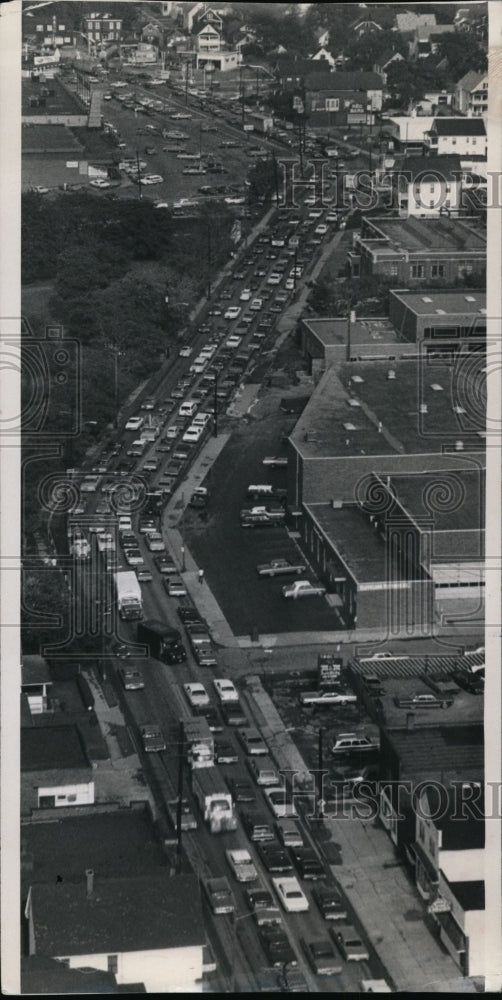 1970 Press Photo Traffic congestion-Harvard and E. 58th looking East - cvb12477 - Historic Images