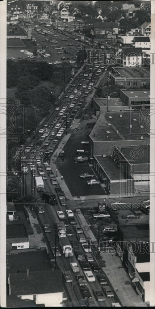 1970 Press Photo Traffic congestion-Harvard and E. 58th looking East - cvb12477 - Historic Images