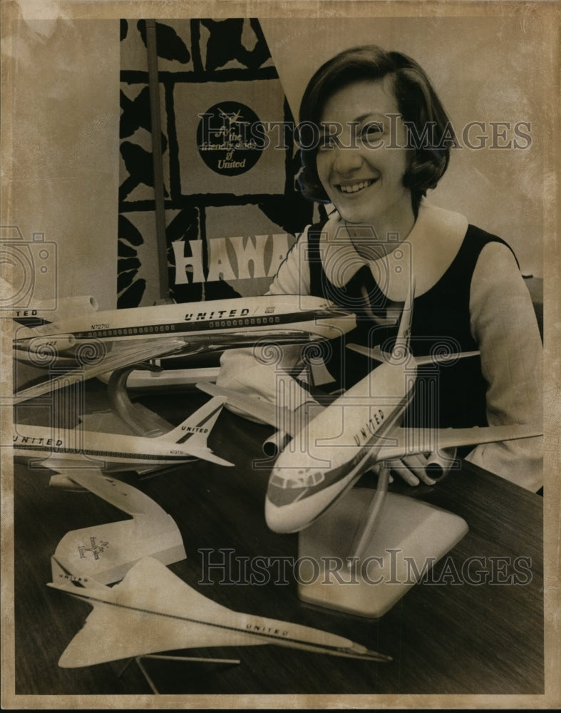 1970 Press Photo Pat Spisak, United Air LInes Sales Rep. - cvb12586-Historic Images