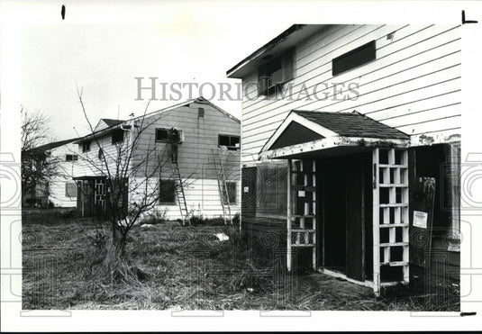 1984 Press Photo Ramshackle Abandoned double homes - cvb12653 - Historic Images