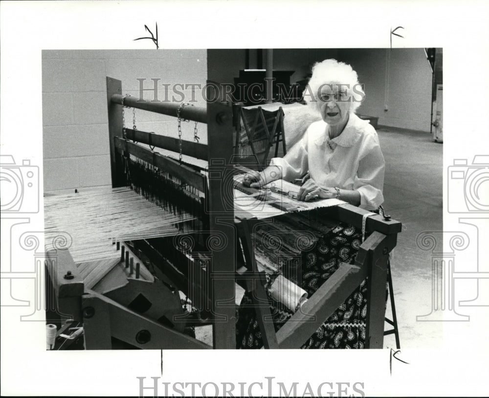 1983 Press Photo Anna Kluender, Rug Lumner at Brooklyn Historical Muse ...