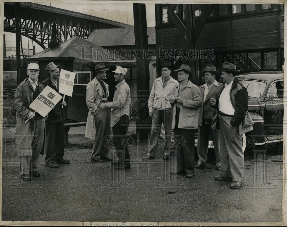 1950, Firemen picket - cvb12710 - Historic Images