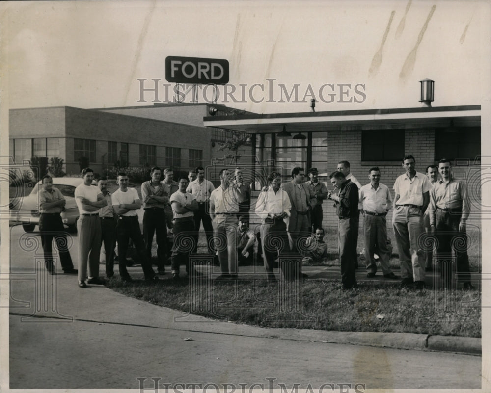 1955 Press Photo Ford Motor workers in Cleveland on Strike - cvb12734 - Historic Images